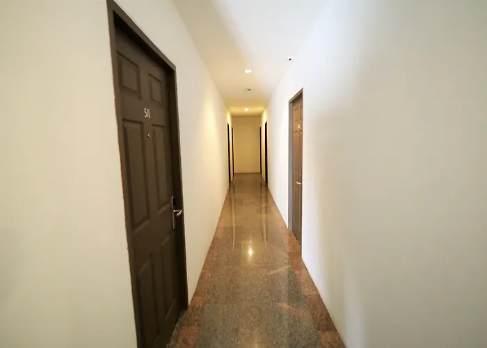 Pula Silom 3*