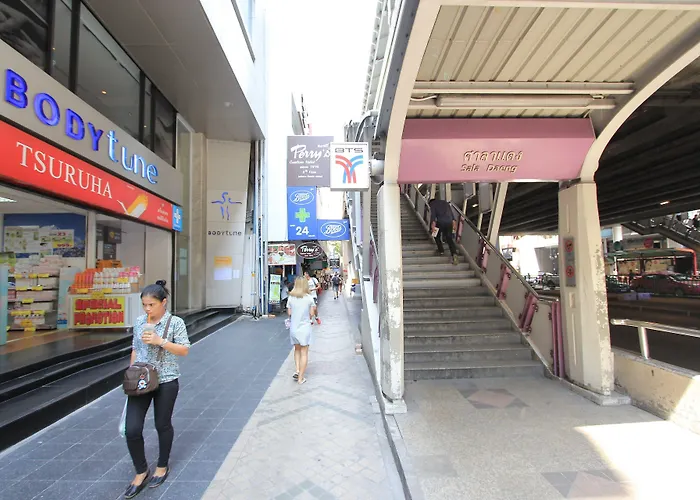 Pula Silom 3*
