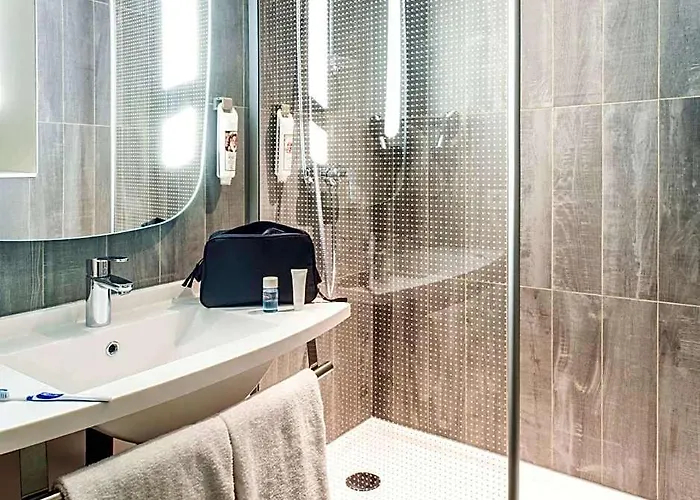Pula Silom 3*